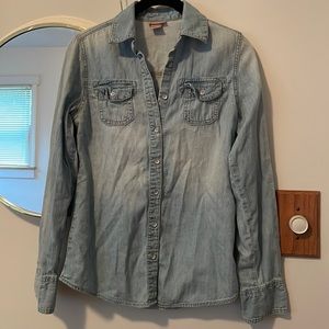 Light Blue Denim Button Down Top 🩵